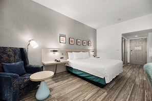 Habitación Evolution, matrimonial grande | Escritorio, espacio para trabajar con un portátil, cortinas opacas