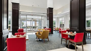 Breakfast and dinner served