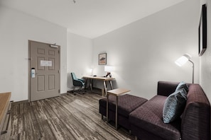 Desk, laptop workspace, blackout curtains, iron/ironing board - Hilton Garden Inn New Braunfels (New Braunfels)