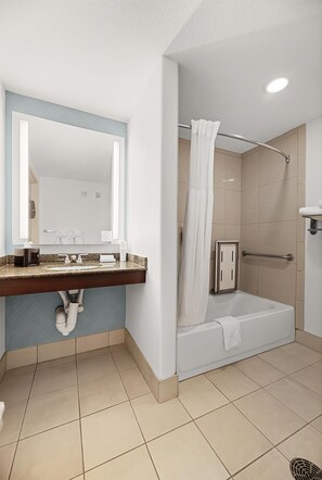 Bathroom shower - Hilton Garden Inn New Braunfels (New Braunfels)