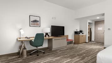 Escriptori, espai de treball apte per a portàtils i cortines opaques