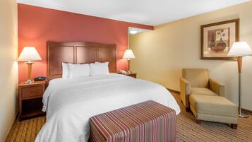 1 King-Bett, Nichtraucher | Hochwertige Bettwaren, Daunenbettdecken, Pillowtop-Betten, Zimmersafe