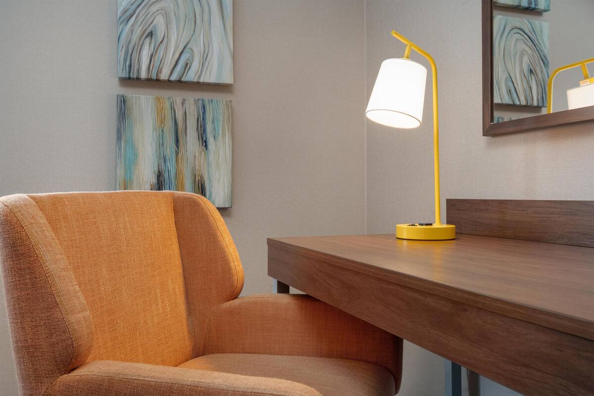 Literie de qualité, bureau, espace de travail pour ordinateurs portables