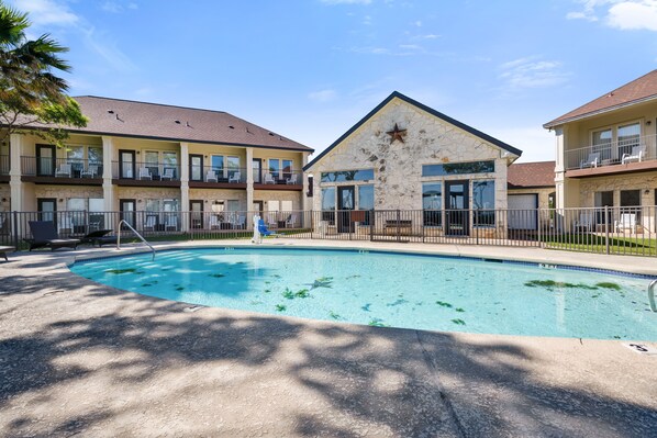 Seasonal outdoor pool, sun loungers