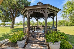 Exterior detail - Mountain Star Lodge (Austin)