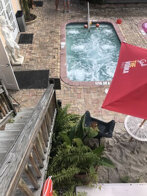 Outdoor spa tub - New Orleans House - Gay Men Adult Resort (Key West)