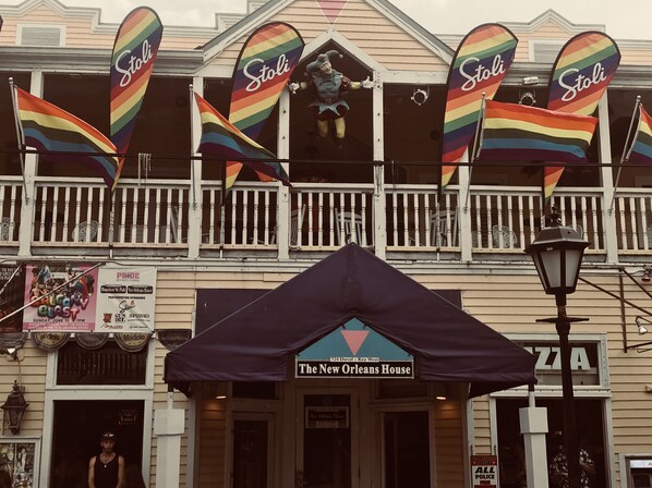 Property entrance - New Orleans House - Gay Men Adult Resort (Key West)