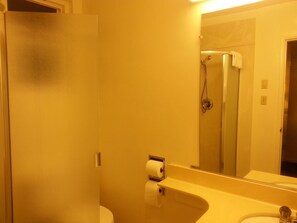 Hair dryer, towels - Villa Motel (San Luis Obispo)