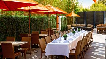 Breakfast, lunch, dinner served; Japanese cuisine