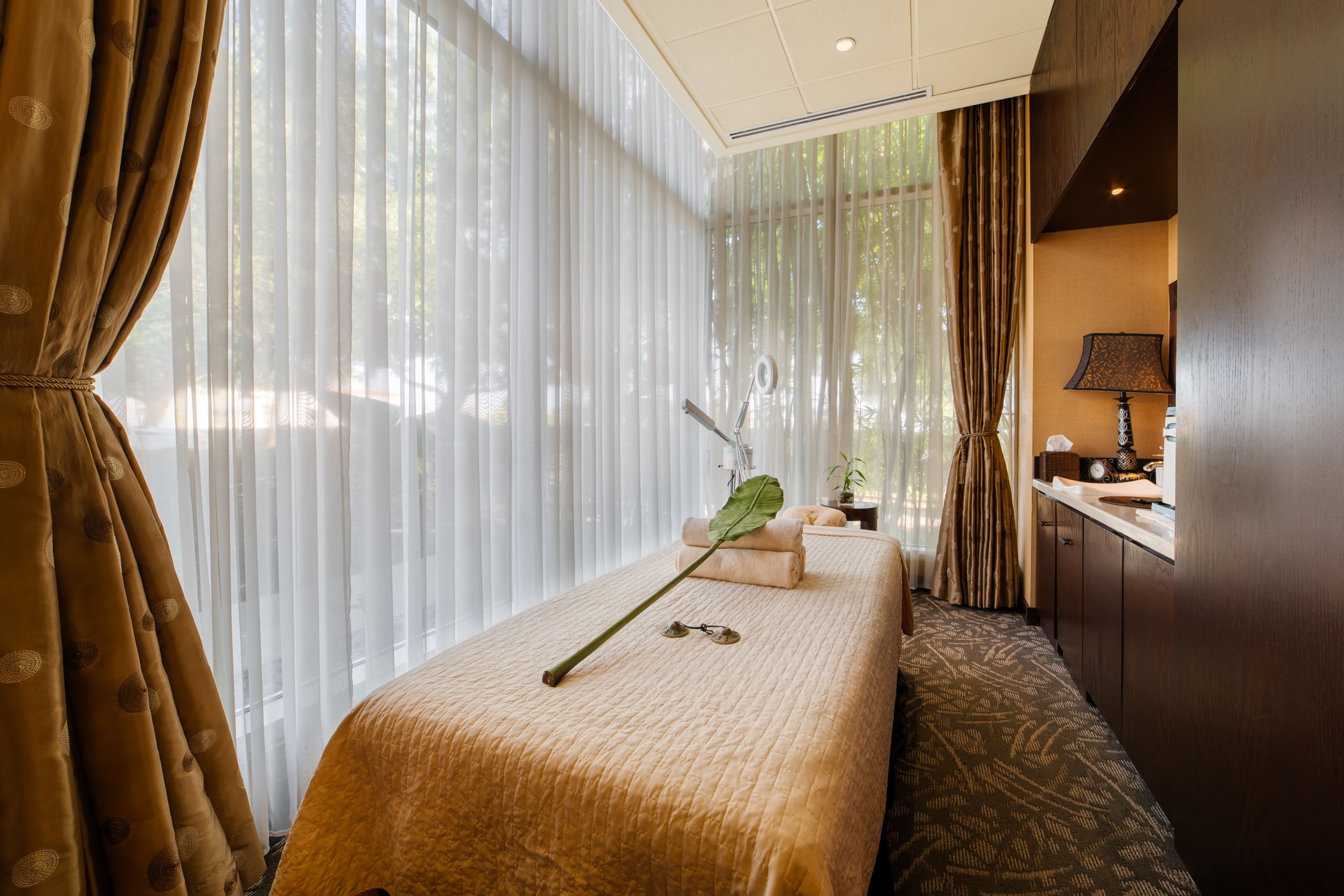 Sauna, body treatments, reflexology, massages