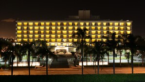 A multi-story hotel with a uniform facade, illuminated windows, and a central entrance. - Miyako Hybrid Hotel Torrance (Torrance)