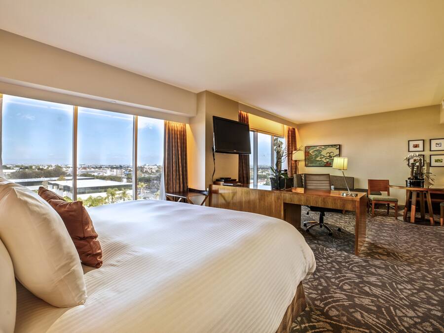 Premium bedding, down comforters, in-room safe, individually decorated