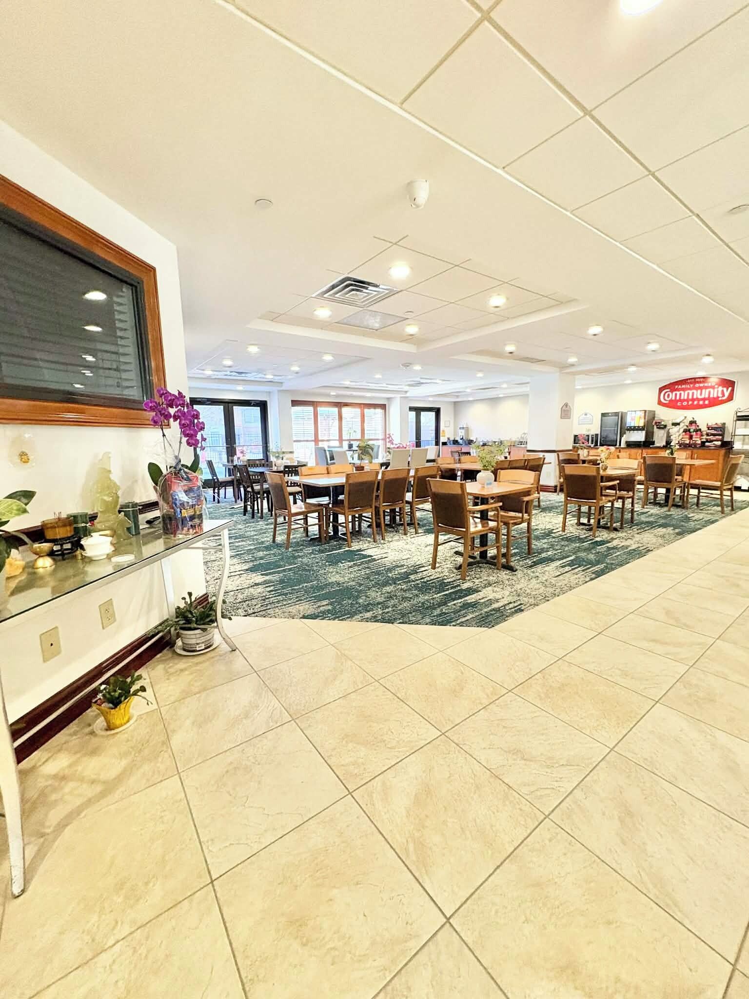 Free daily continental breakfast