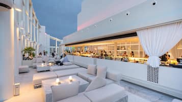 Bar junto a la alberca