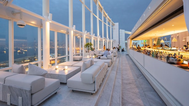 Poolside bar