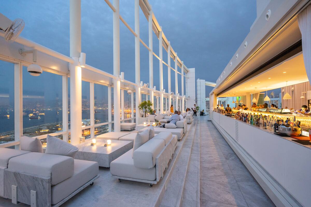 poolside bar