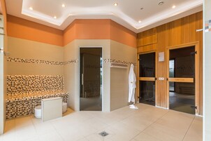 Körperbehandlungen, Hydrotherapie, Aromatherapie, Warmsteinmassagen