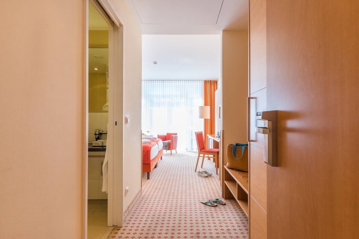 double room | 1 bedroom, minibar, in-room safe, desk