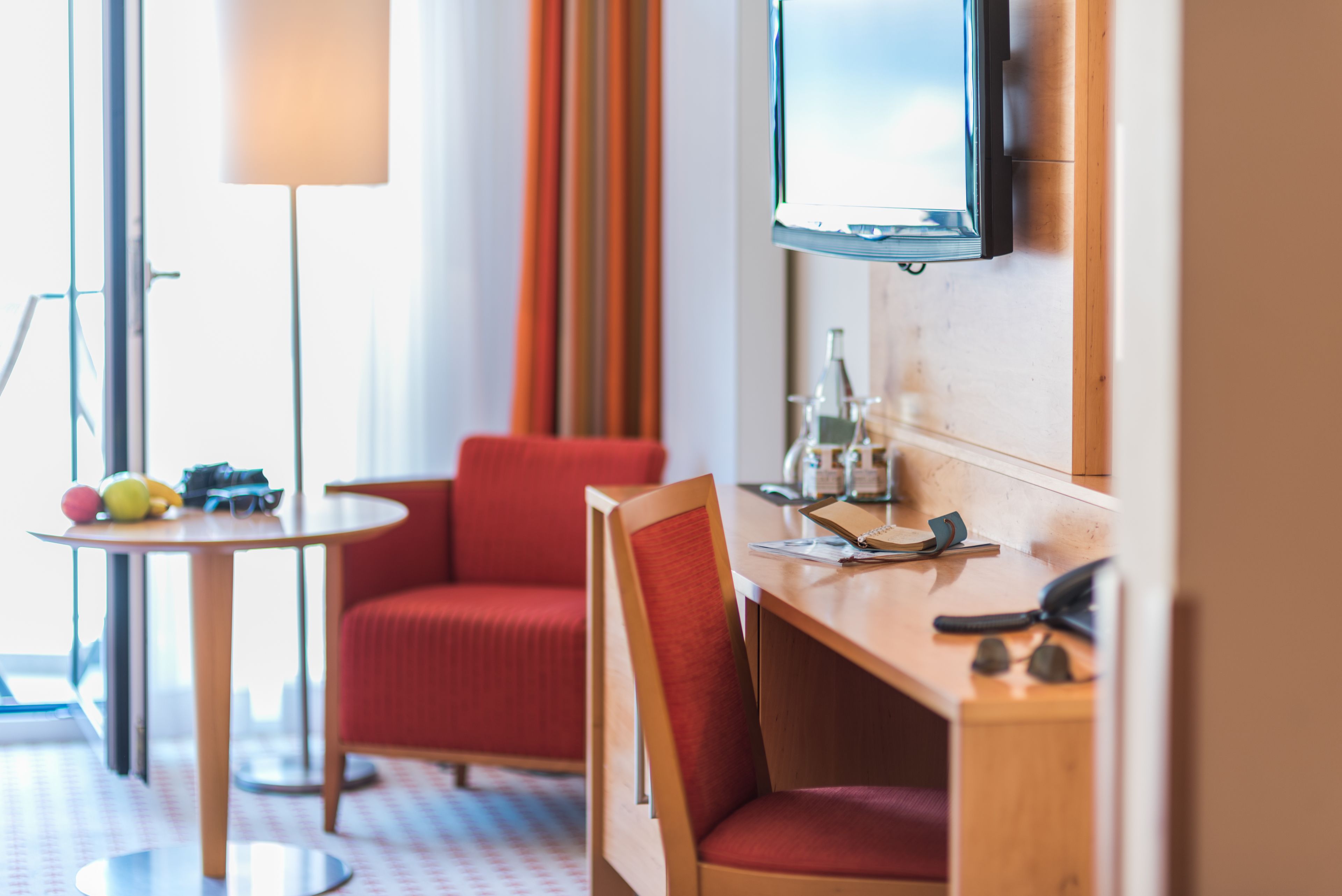 single room | 1 bedroom, minibar, in-room safe, desk