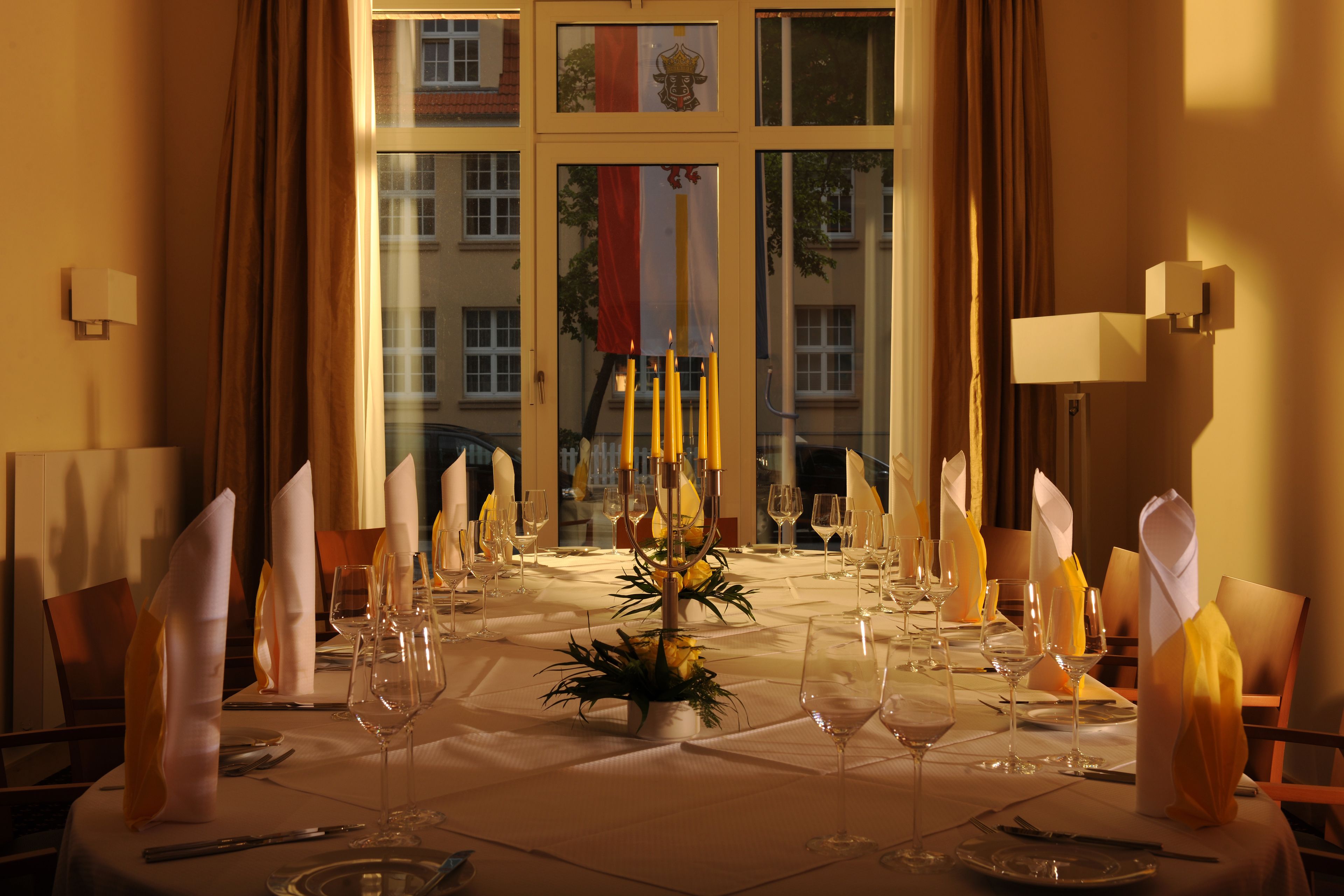 Breakfast, lunch, dinner served; international cuisine 