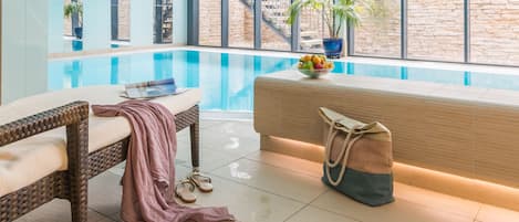 Indoor pool, sun loungers