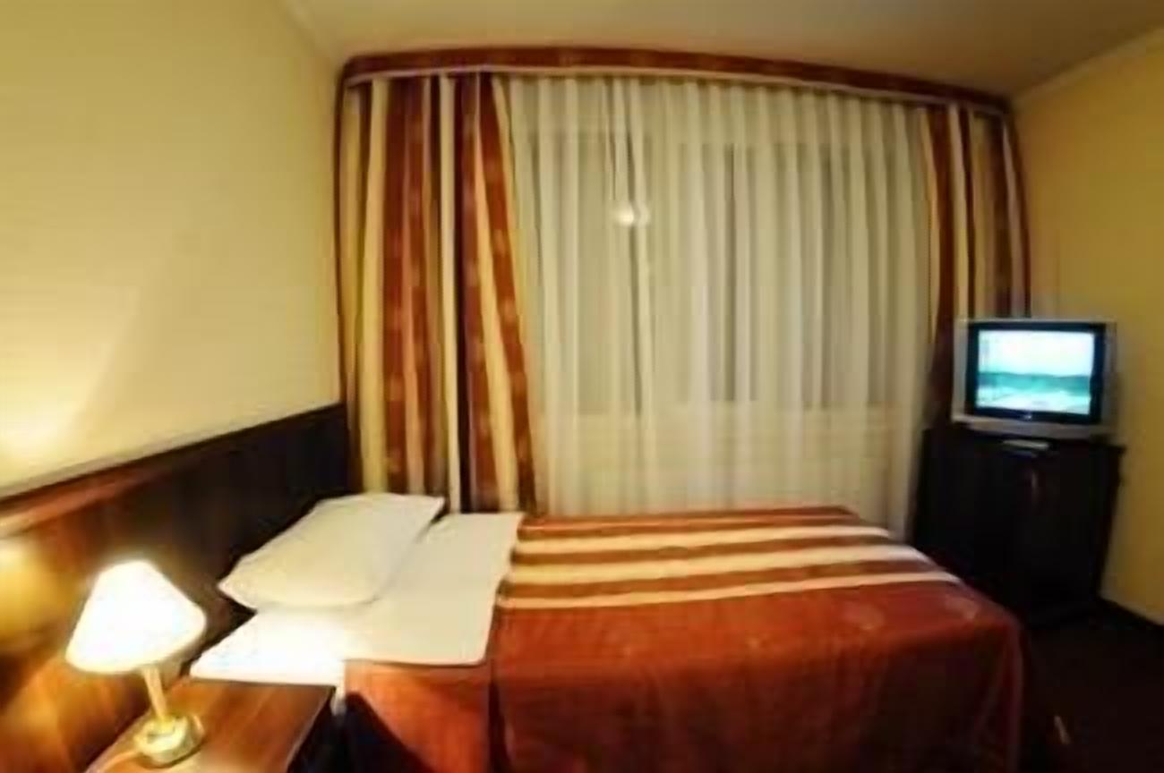 客房內保險箱、書桌、熨斗/熨衣板、免費無線上網