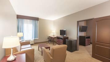 Suite Deluxe, 1 cama King size, para no fumadores (Deluxe Family Suite) | Ropa de cama de alta calidad y escritorio