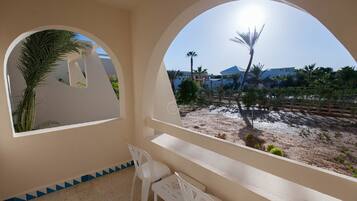 Premium bedding, minibar, free WiFi, bed sheets