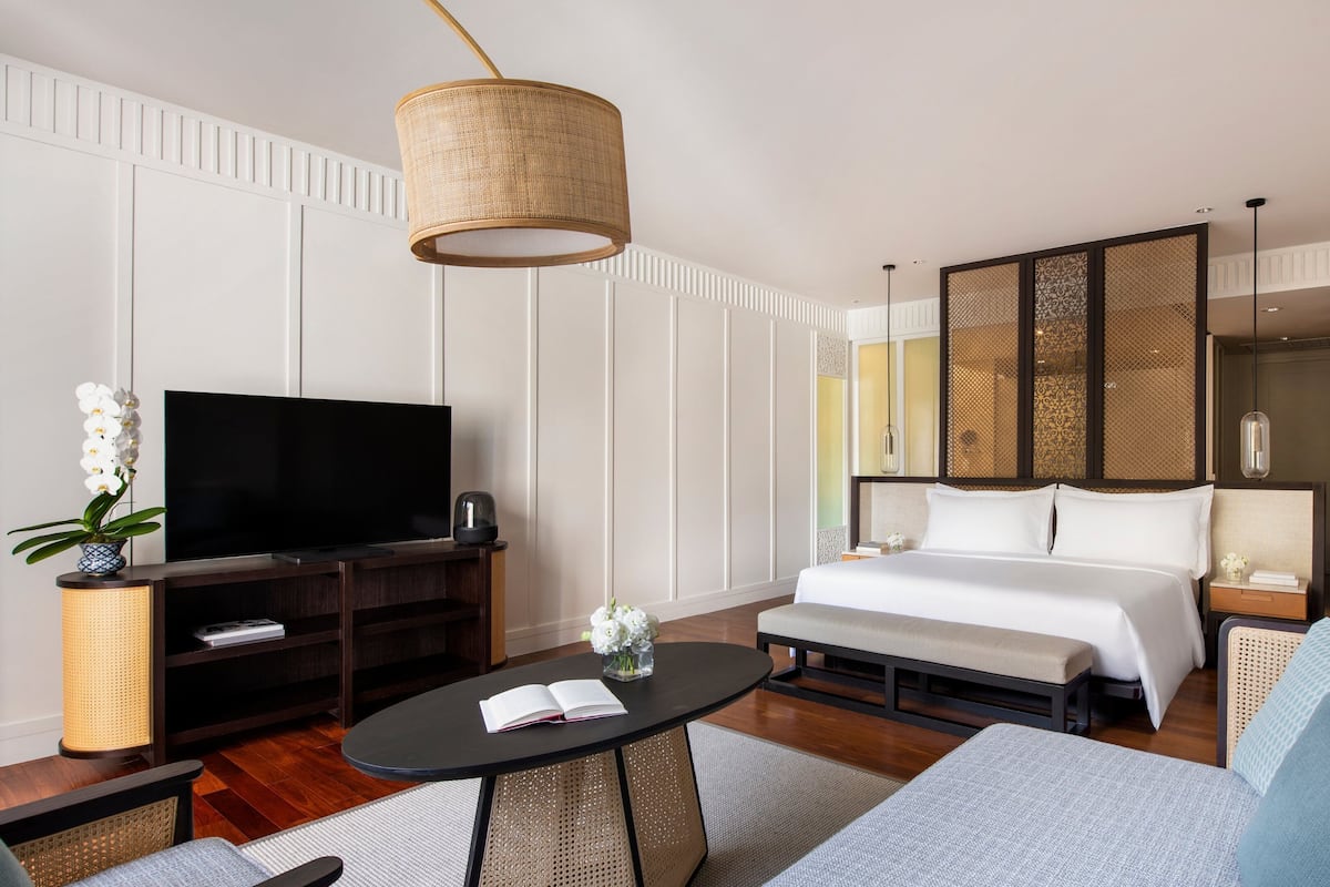 Club Suite, 1 King Bed, Accessible, Club Lounge Access (Private Pool)