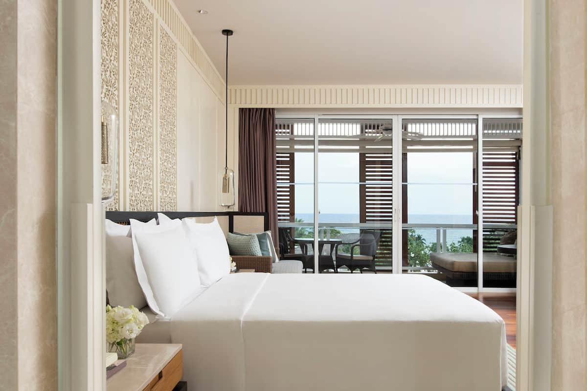 Ropa de cama de alta calidad, edredón, camas con pillow-top y minibar