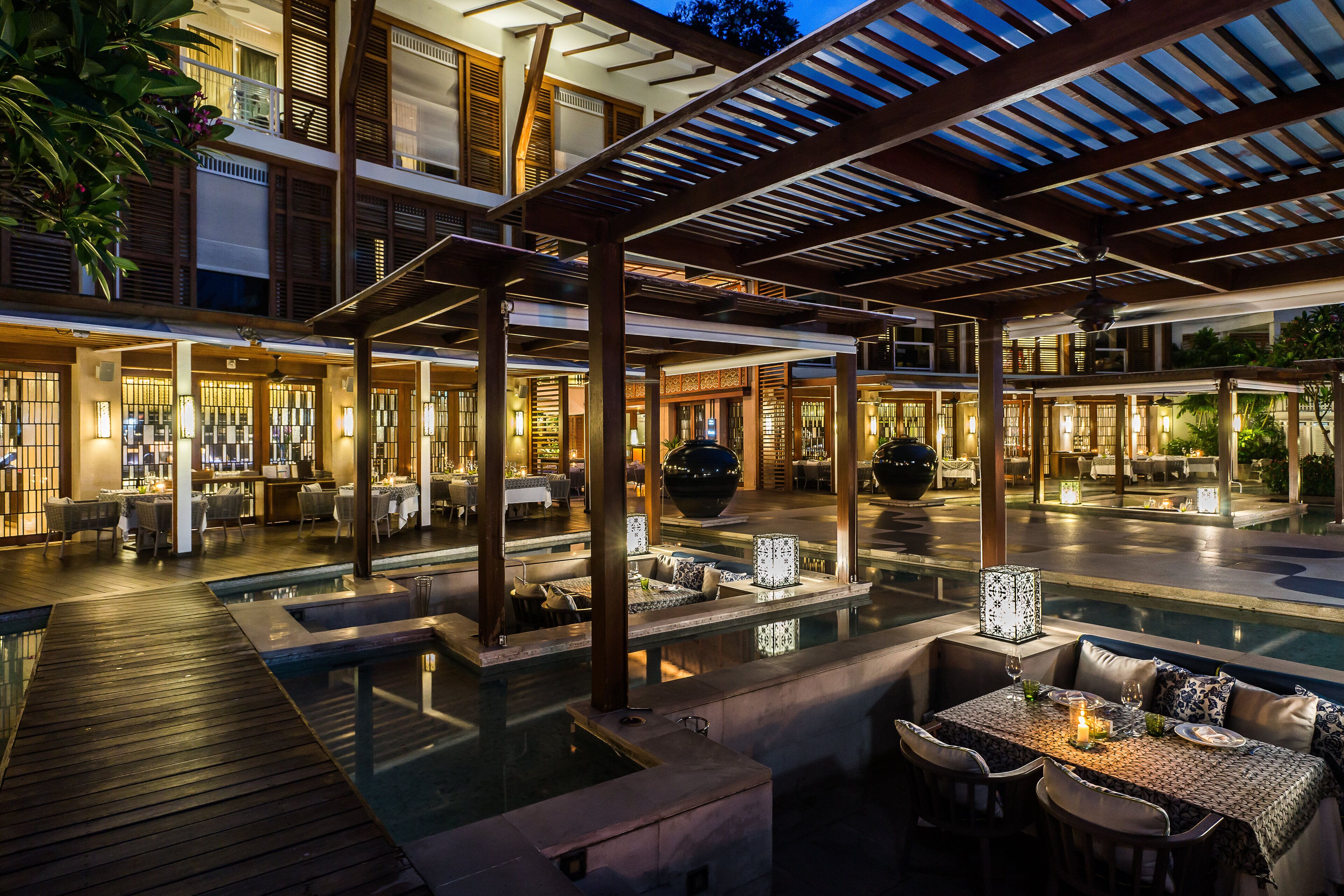 3 restaurants; breakfast, lunch, dinner, and brunch served