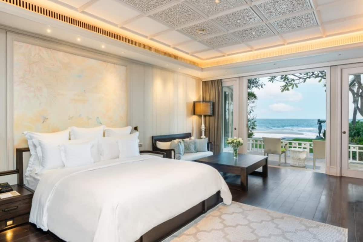 Premium bedding, down duvets, pillow-top beds, minibar