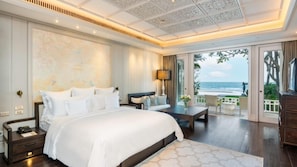 Literie de qualité, couette en duvet, lit avec matelas à plateau-coussin