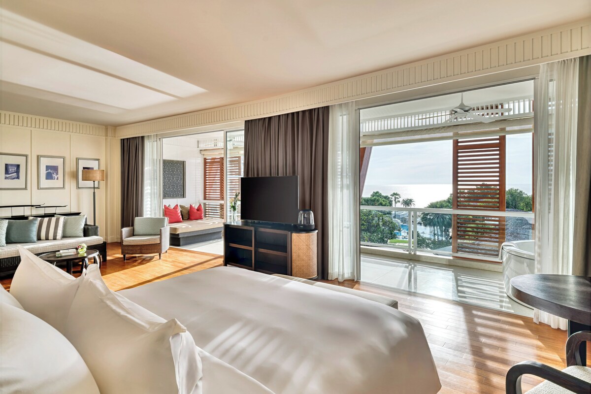 Suite – club, 1 soverom, Club Lounge-tilgang (Hua Hin) | Sengetøy av topp kvalitet, dundyner, senger med overmadrass og minibar