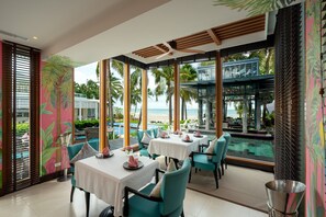 3 restaurants, breakfast, lunch, dinner served; international cuisine - Intercontinental Hua Hin Resort by IHG (Hua Hin)