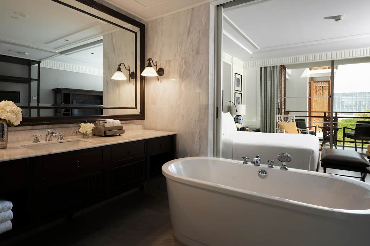 Badewanne und Dusche (separat), Regendusche, kostenlose Toilettenartikel