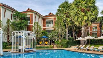 Suite, 1 King Bed (Private Garden) | Premium bedding, down duvets, pillow-top beds, minibar