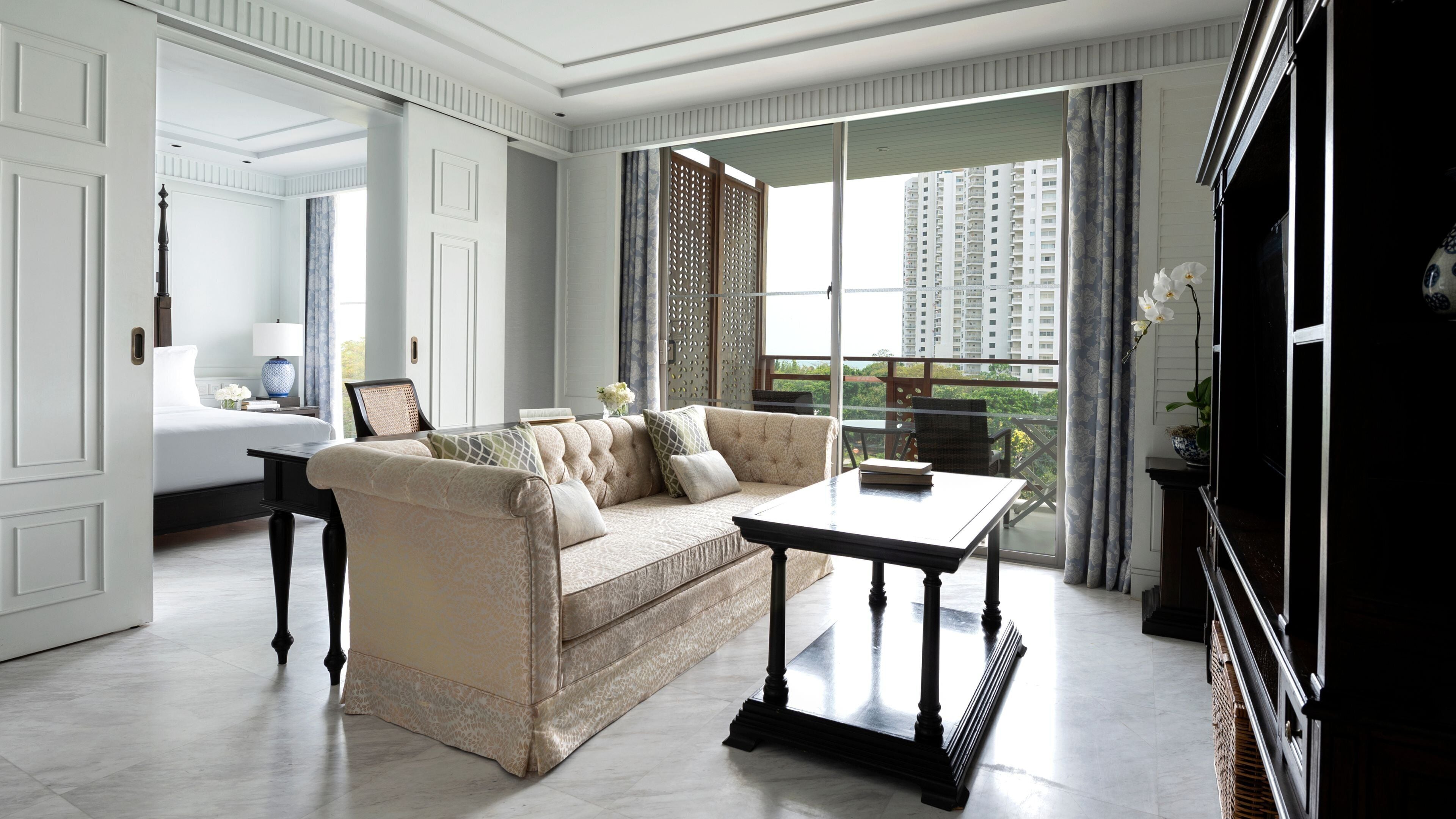 junior suite, 1 king bed, pool view | premium bedding, down duvets, pillow-top beds, minibar