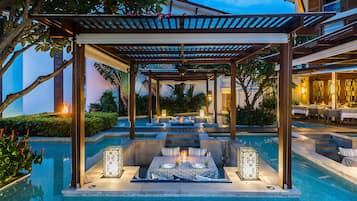 3 restaurants; breakfast, lunch, dinner, and brunch served