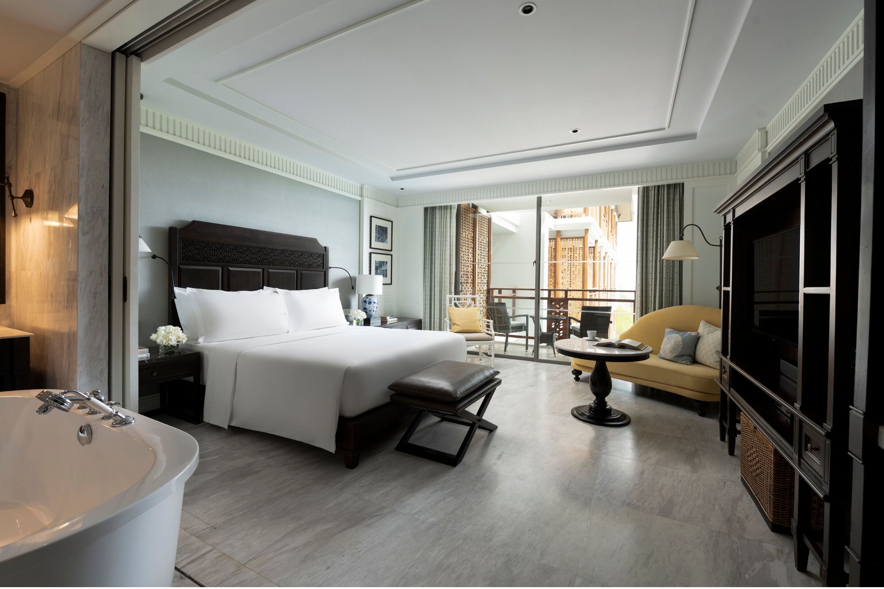 Classic Room | Premium bedding, down comforters, pillowtop beds, minibar