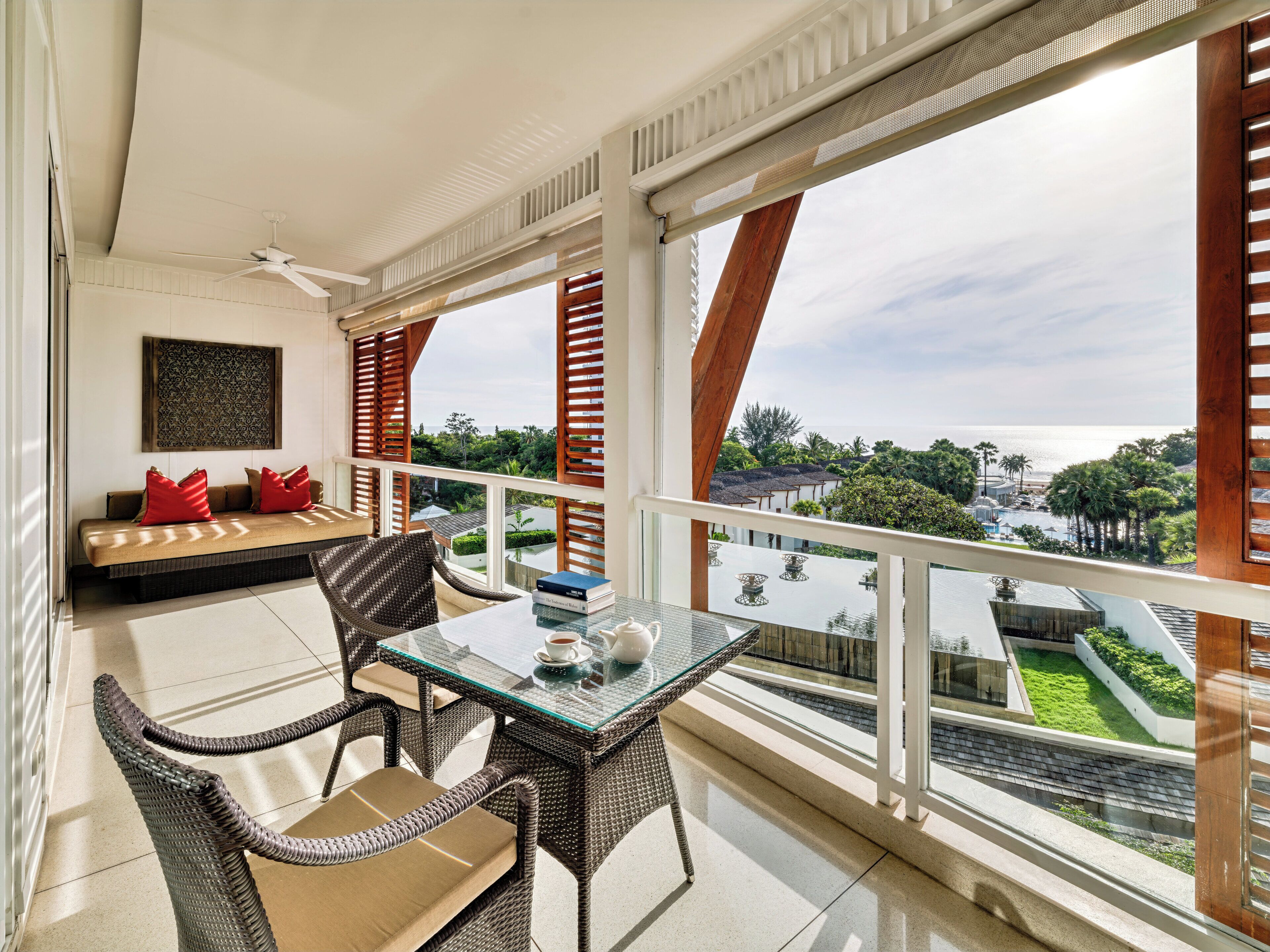 Suite Klub, 1 kamar tidur, akses difabel, Akses Club Lounge (Hua Hin) | Seprai premium, selimut bulu angsa, bantalan ekstra lembut, dan minibar