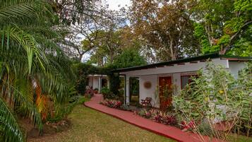 Superior Triple Room | Property entrance