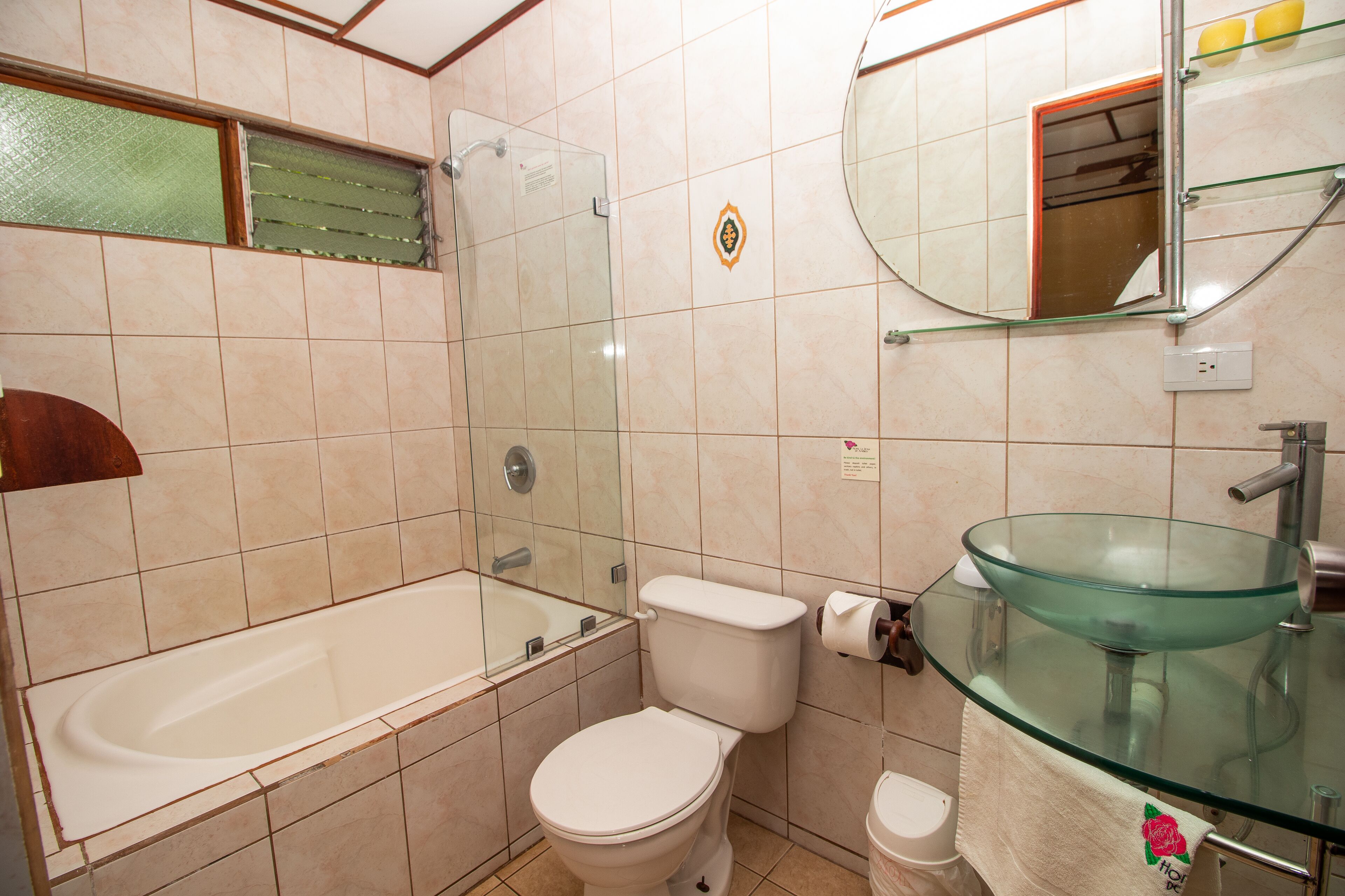 superior single room | bathroom | towels