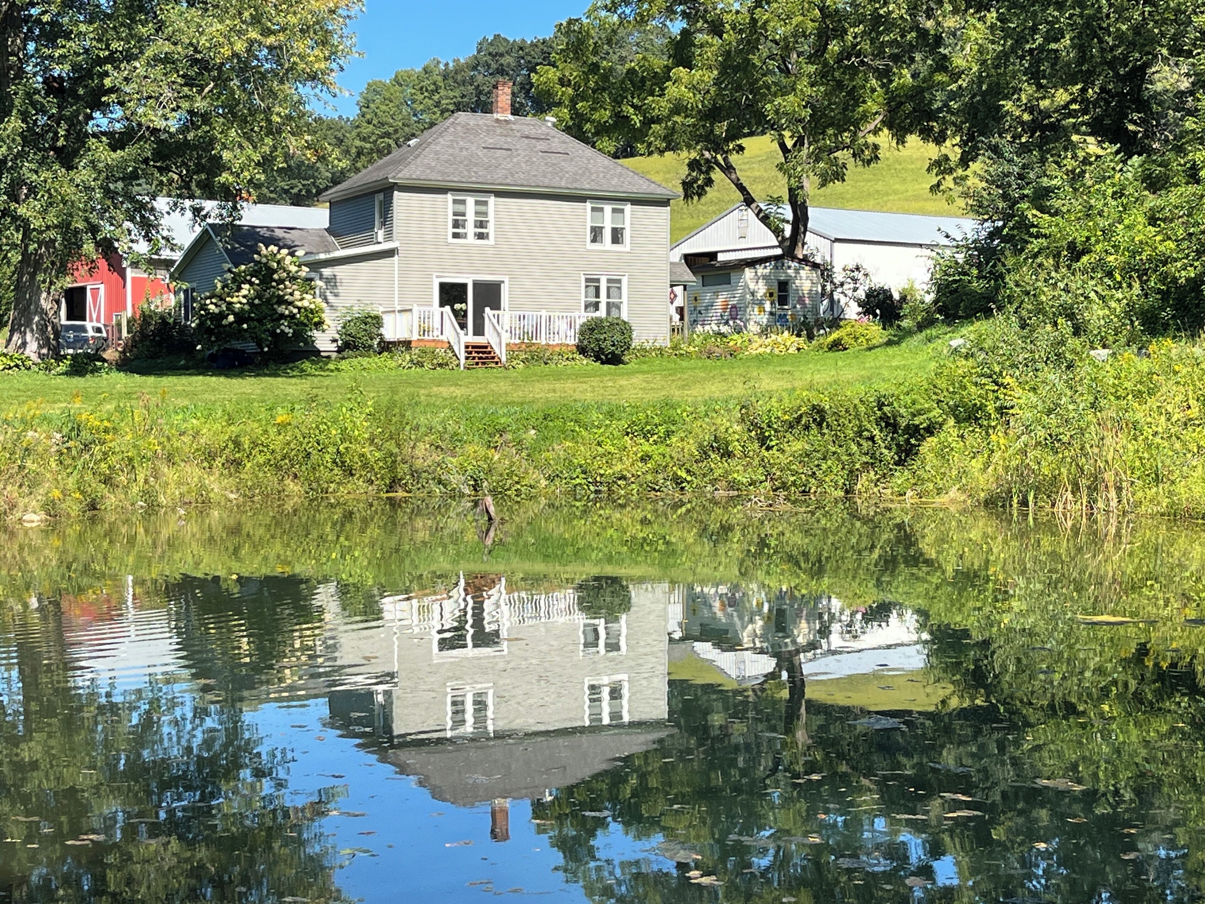 المنطقة المحيطة بالمنشأة