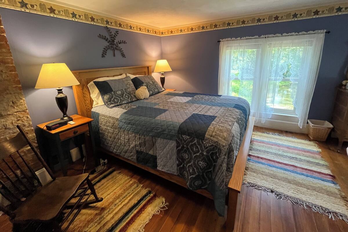 Comfort Room (Blue) | Room amenity