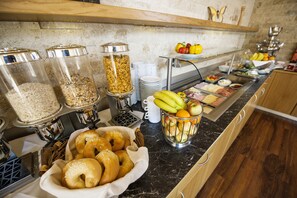 Daily buffet breakfast for a fee