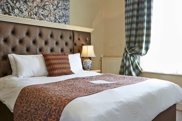 Desk, iron/ironing board, free WiFi, bed sheets