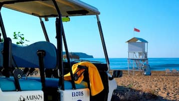 在海灘附近、白沙、免費海灘接駁車