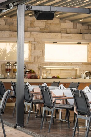 Breakfast, lunch and dinner served - Minos Village (Chania)