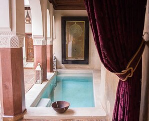 Indoor pool, sun loungers - Zamzam Riad and Spa Marrakech (Marrakech)